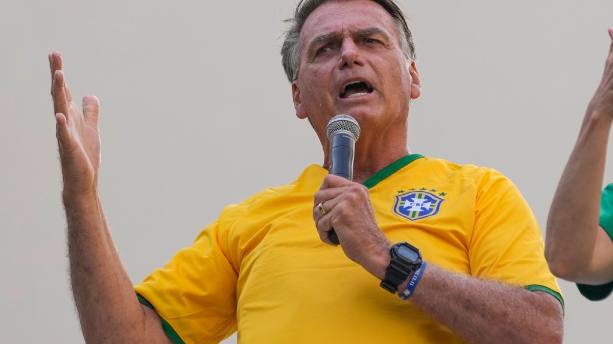 brazil’s-ex-president-bolsonaro-planned-asylum-in-argentina,-police-say