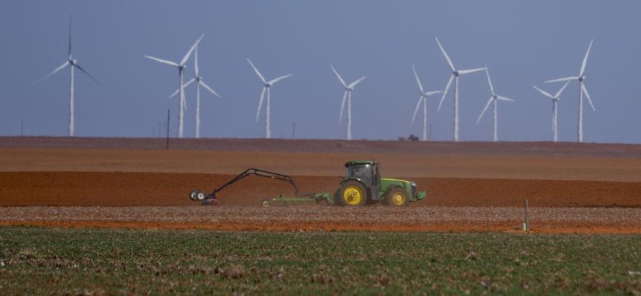 texas-shows-how-the-traitor’s-anti-green-moves-threaten a-red-economy