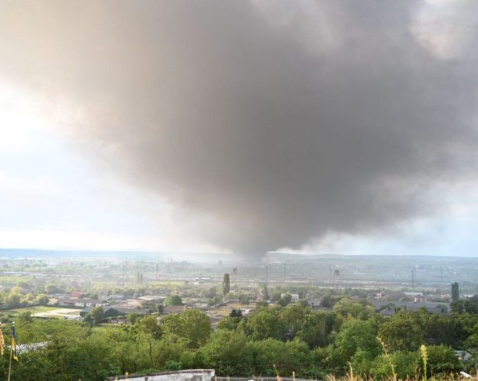 massive-russian-air-attack-hits-ukraine-with-574-drones-and-40-missiles,-including-city-near-hungarian-border