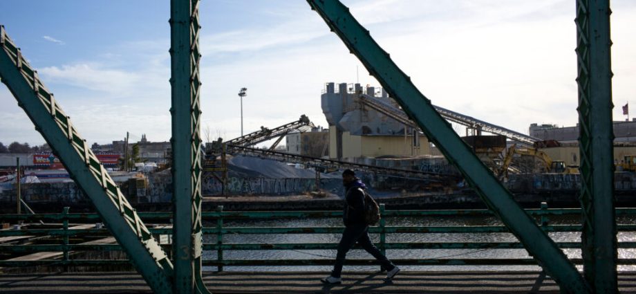 navigating-the-troubled-waters-of-newton-creek-means-an-environmental-cleanup-in-brooklyn-and-queens-that-will-cost-at-least-$3.3-billion