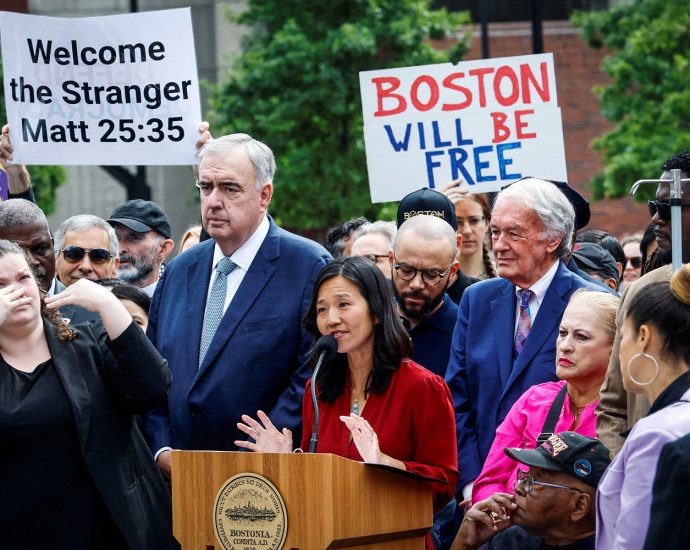 ice-chief-threatens-to-‘flood’-boston-with-agents-after-mayor-won’t-abandon-sanctuary-policy