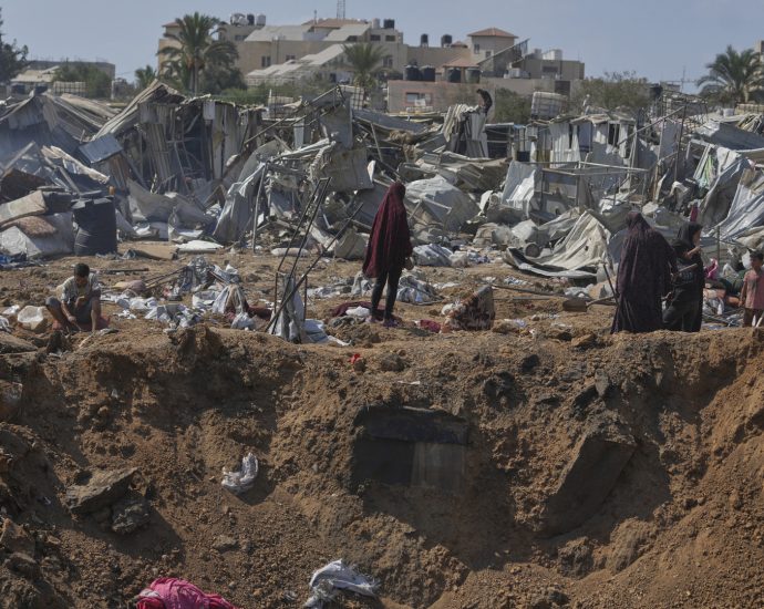 gaza-city-bombardment-forces-mass-depopulation