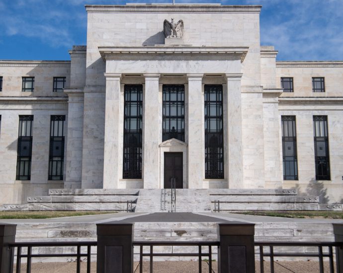 us-doj-to-probe-fed-reserve’s-cook,-urges-powell-to-remove-her:-report