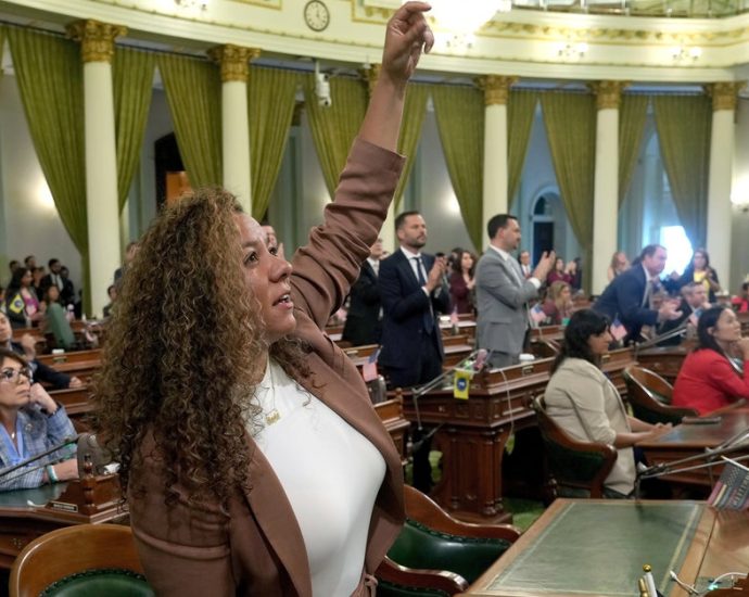 california-legislature-approves-special-election-on-new-congressional-map-favoring-democrats