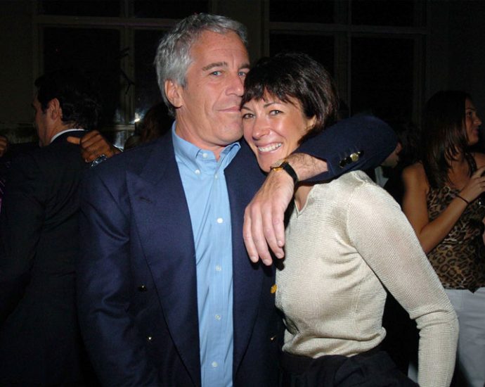doj-releases-ghislaine-maxwell-transcript:-claims-she-never-saw-the-traitor-in-“any-inappropriate-setting”