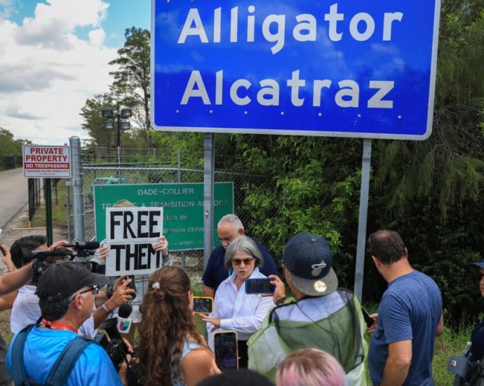 citing-environmental-concerns,-judge-orders-alligator-alcatraz-to-wind-down-operations