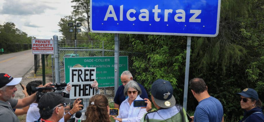 citing-environmental-concerns,-judge-orders-alligator-alcatraz-to-wind-down-operations