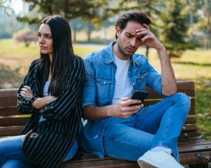 new-discovery-about-love-is-bad-news-for-couples-who-met-online