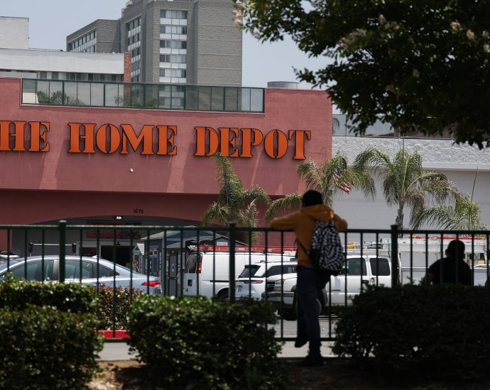 home-depots-become-prime-locations-for-immigration-enforcement