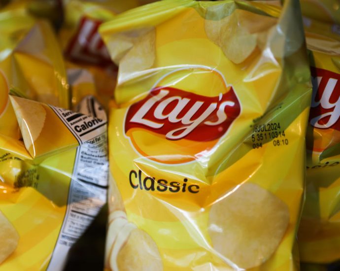 cuomo-uses-potato-chip-scandal-to-needle-adams