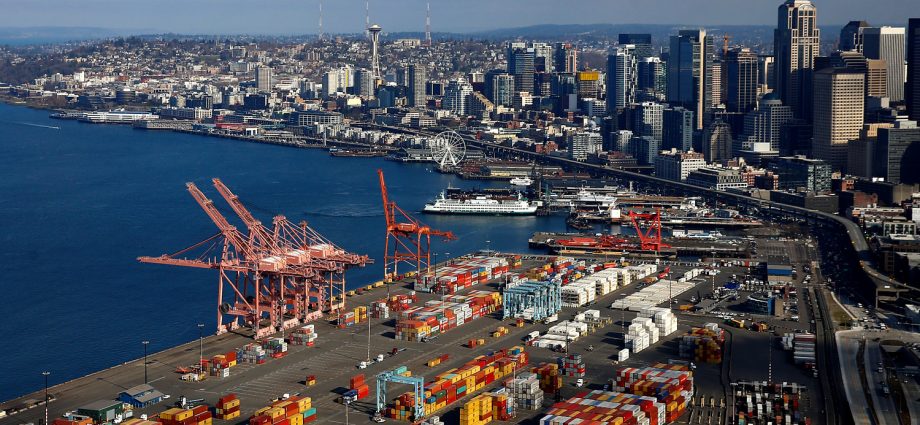 captain-arrested-on-suspicion-of-operating-container-ship-drunk