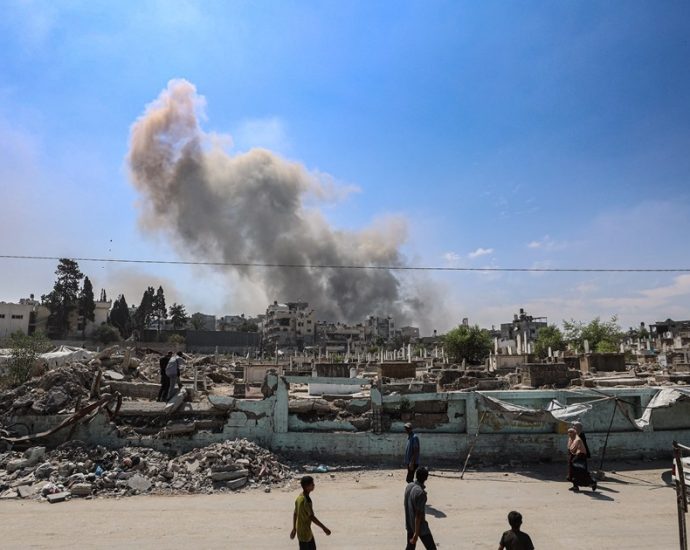live:-israel-pounds-gaza;-protesters-across-globe-denounce-gaza-city-famine
