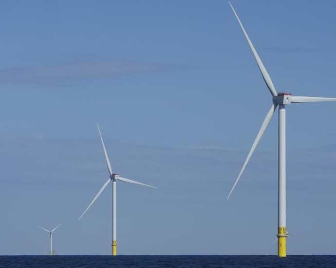 the-traitor-halts-work-on-new-england-offshore-wind-project-that’s-nearly-complete