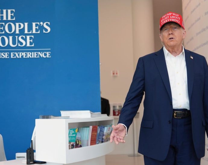 the-traitor-visits-a-dc-gift-shop-and-the-kennedy-center-during-military-crackdown
