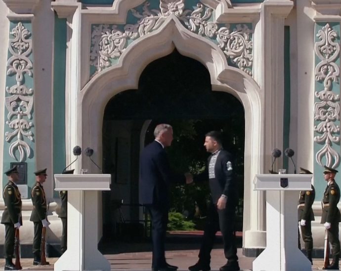 zelenskyy-marks-ukraine-independence-day-alongside-canada’s-pm-in-kyiv