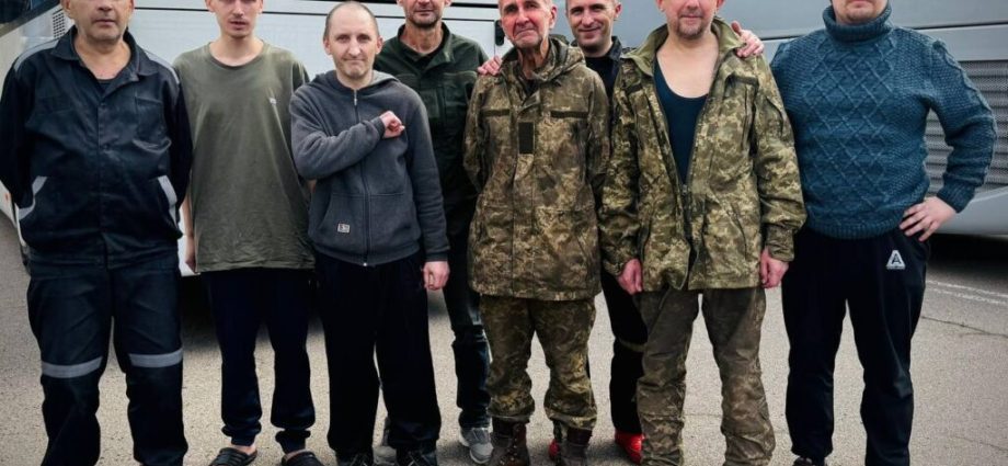 independence-day-swap-returns-ukrainian-defenders-from-thousands-who-are-still-captive-in-russia