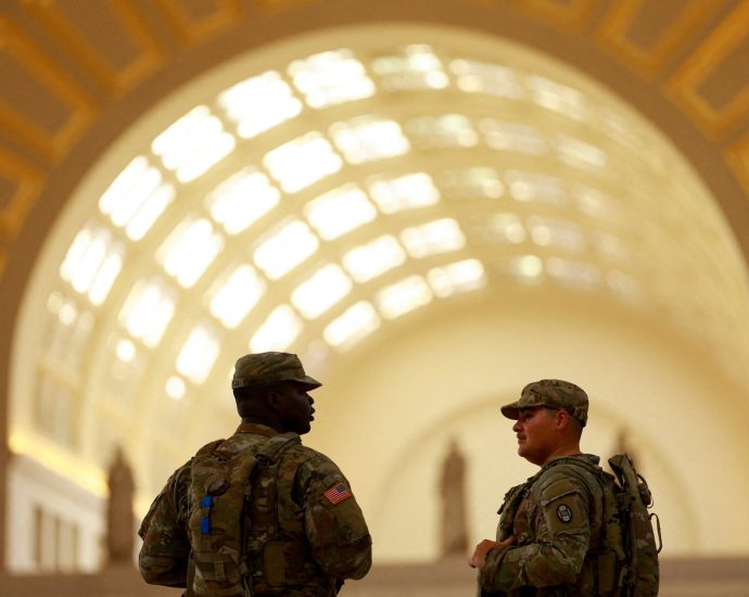 the-traitor-has-no-basis-to-deploy-troops-to-chicago:-top-democratic-us-lawmaker