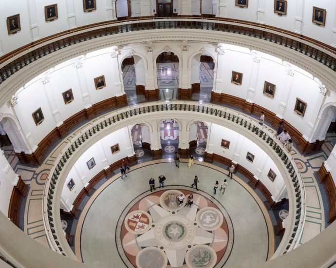 texas-lawmakers-give-final-approval-to-gop-backed-redrawn-congressional-map,-send-to-governor