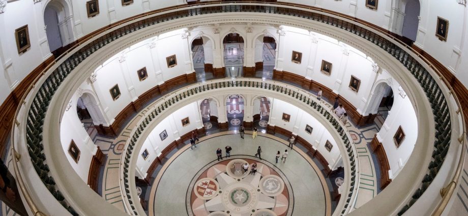 texas-lawmakers-give-final-approval-to-gop-backed-redrawn-congressional-map,-send-to-governor