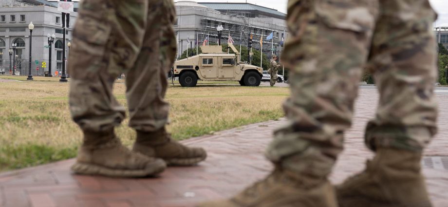 national-guard-troops-in-dc.-to-begin-carrying-firearms