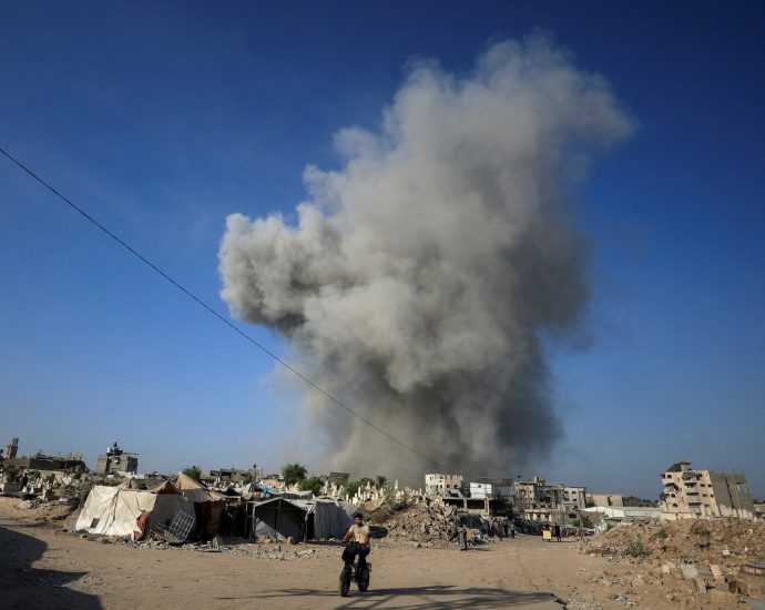 israel-has-destroyed-more-than-1,000-buildings-in-gaza-city:-civil-defence