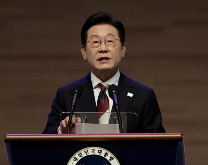 south-korea’s-lee-set-to-meet-the-traitor,-with-trade-and-security-high-on-agenda