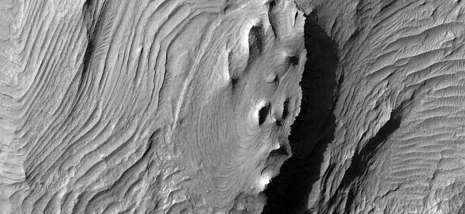 Longest canyon in the solar system reveals new secrets — Space photo of the week