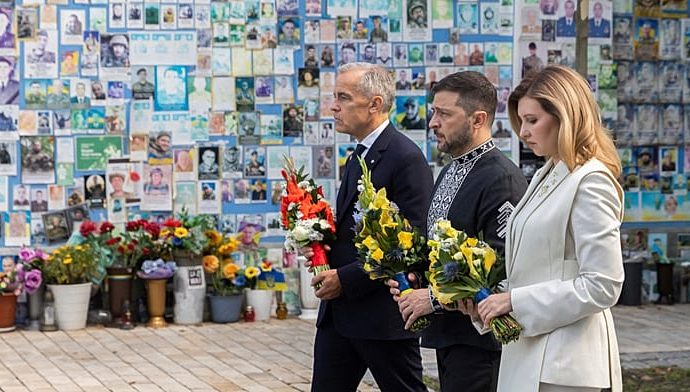 watch:-kyiv-holds-ceremonies-for-independence-day-and-fallen-soldiers
