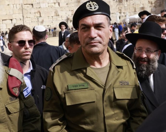 israel-army-chief-says-captive-‘deal-on-table’,-israel-must-take-it:-report
