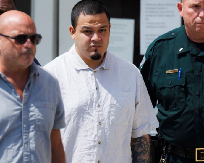 kilmar-abrego-garcia-detained-in-us,-faces-possible-deportation-to-uganda