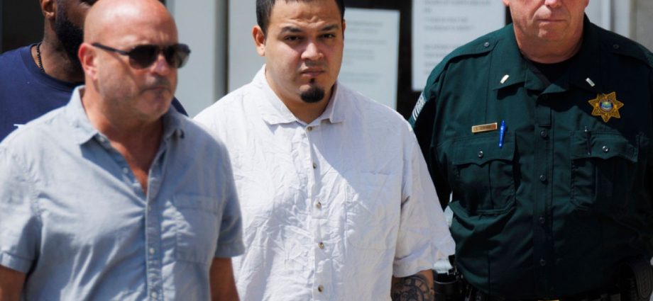 kilmar-abrego-garcia-detained-in-us,-faces-possible-deportation-to-uganda