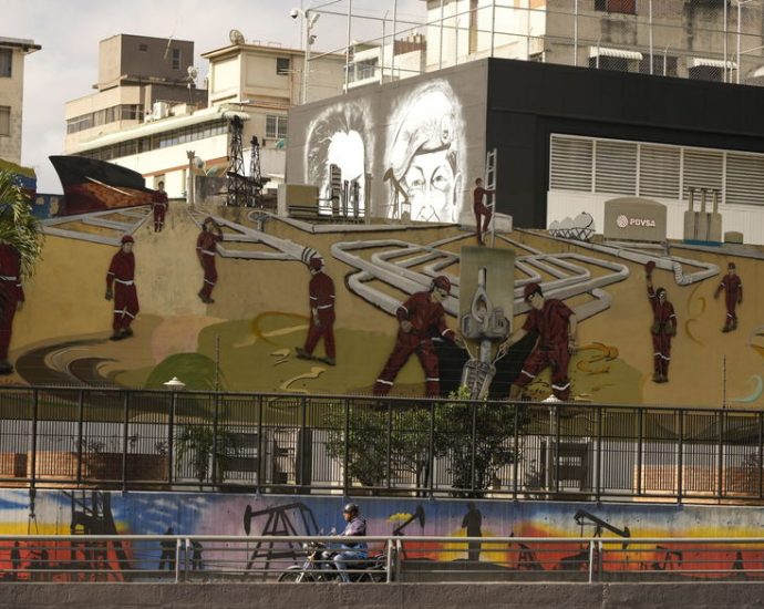 meet-the-nonprofits-‘in-the-tank’-for-exxon,-chevron-over-venezuela-oil