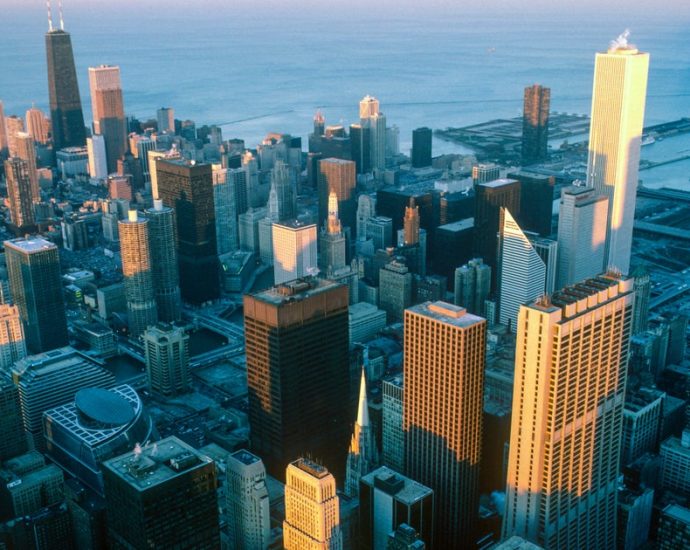 pentagon-working-on-plans-for-military-deployment-in-chicago,-washington-post-reports