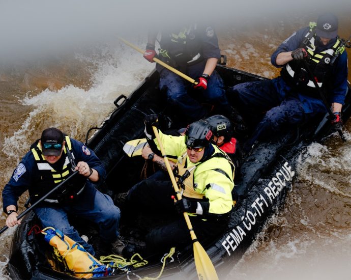 fema-employees-ring-every-alarm-bell:-katrina-level-disaster-is-coming