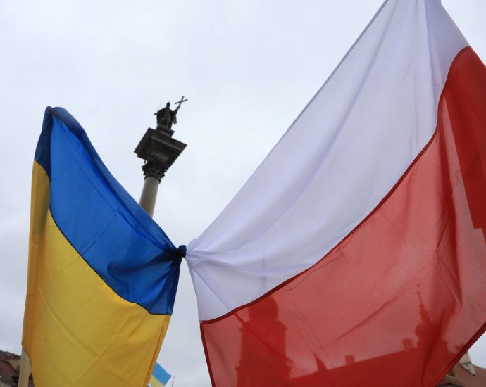 polish-veto-risks-ukraine’s-crucial-starlink-access-amid-refugee-aid-row