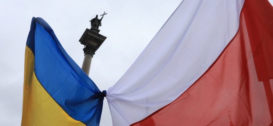 polish-veto-risks-ukraine’s-crucial-starlink-access-amid-refugee-aid-row