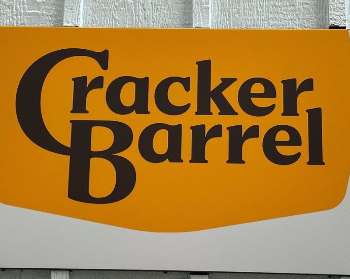 cracker-barrel-issues-not-quite-apology-over-controversial-logo-change