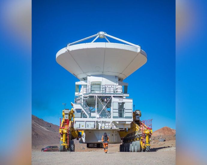 Radio dish on the move | Space photo of the day for Aug. 25, 2025