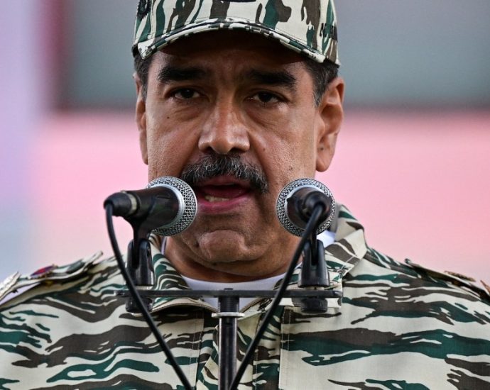 venezuela-sends-troops-to-colombia-border-as-us-ships-join-cartel-operation
