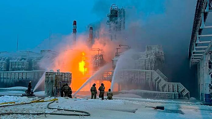 weakening-russia’s-war-machine:-why-kyiv-is-targeting-moscow’s-energy-sector