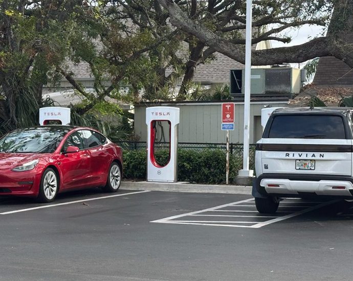 jd.-power-finds-public-ev-charging-infrastructure-is-becoming-more-reliable