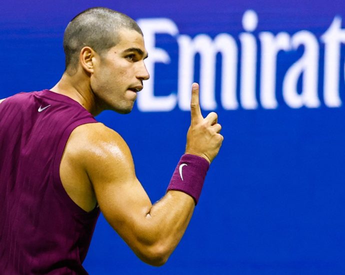 carlos-alcaraz-debuts-new-haircut-in-us-open-first-round-win