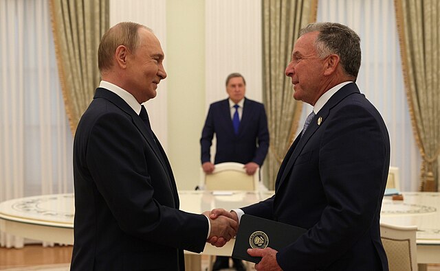 us-russia-energy-deals-floated-as-incentives-for-ukraine-peace-talks:-reuters