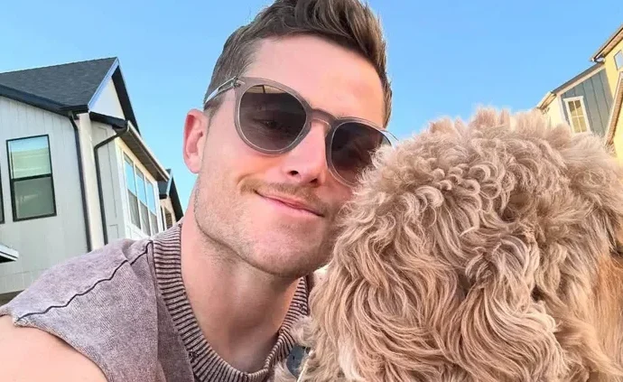 crumbl-cookies-co‑founder-sawyer-hemsley-comes-out-as-gay:-‘a-journey-of-growth-and-honesty’