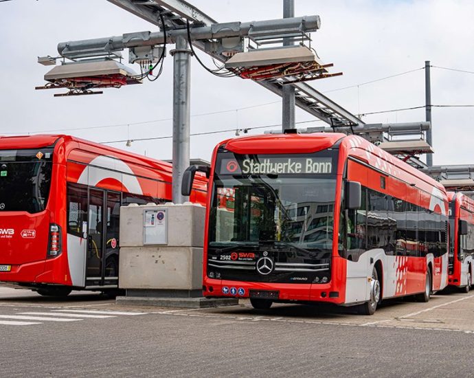 daimler-buses-delivers-ten-ecitaro-electric-buses-plus-charging-infrastructure-to-bonn,-germany