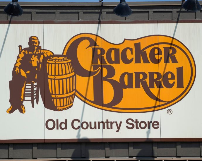 cracker-barrel-revives-old-logo-after-backlash-stoked-by-the-traitor
