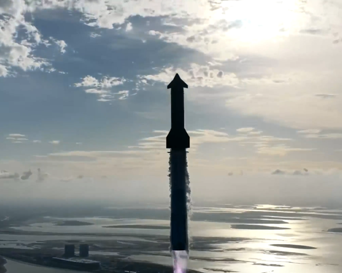 SpaceX’s Starship Makes It to Space and Tests Ability to Deploy Starlink v3