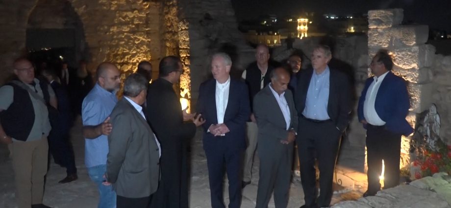 us-senators-visit-church-attacked-by-israeli-settlers