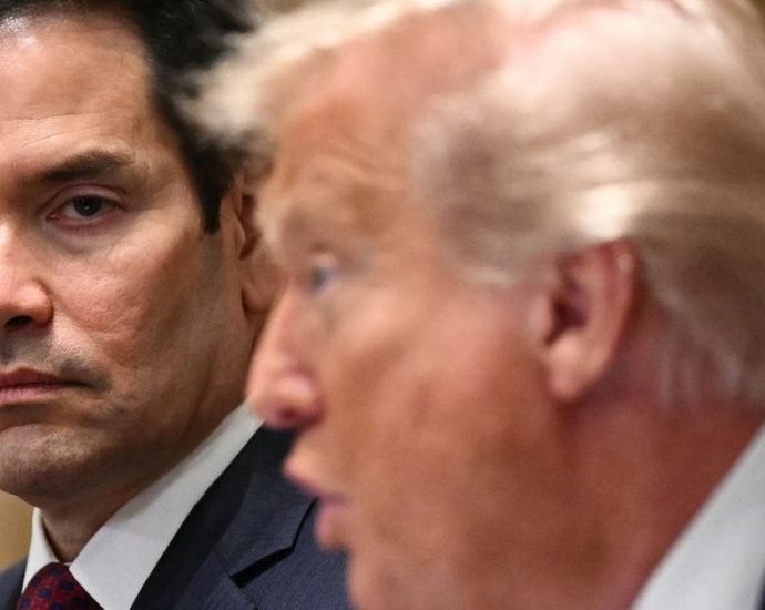 the-traitor-awkwardly-gives-marco-rubio-backhanded-compliment-in-white-house-cabinet-meeting