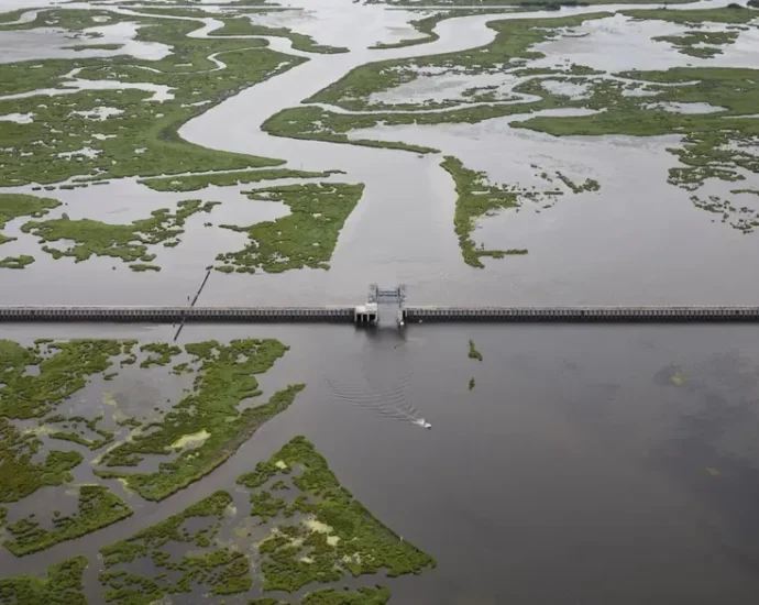 20-years-after-katrina,-new-orleans’-levees-are-sinking-and-short-on-cash